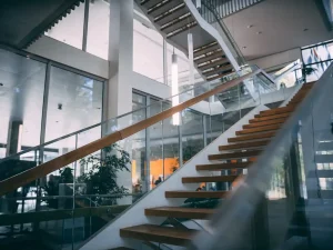salones con escaleras interiores