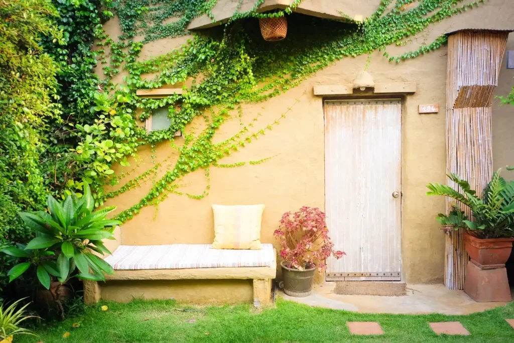 Cómo decorar el patio exterior con poco dinero