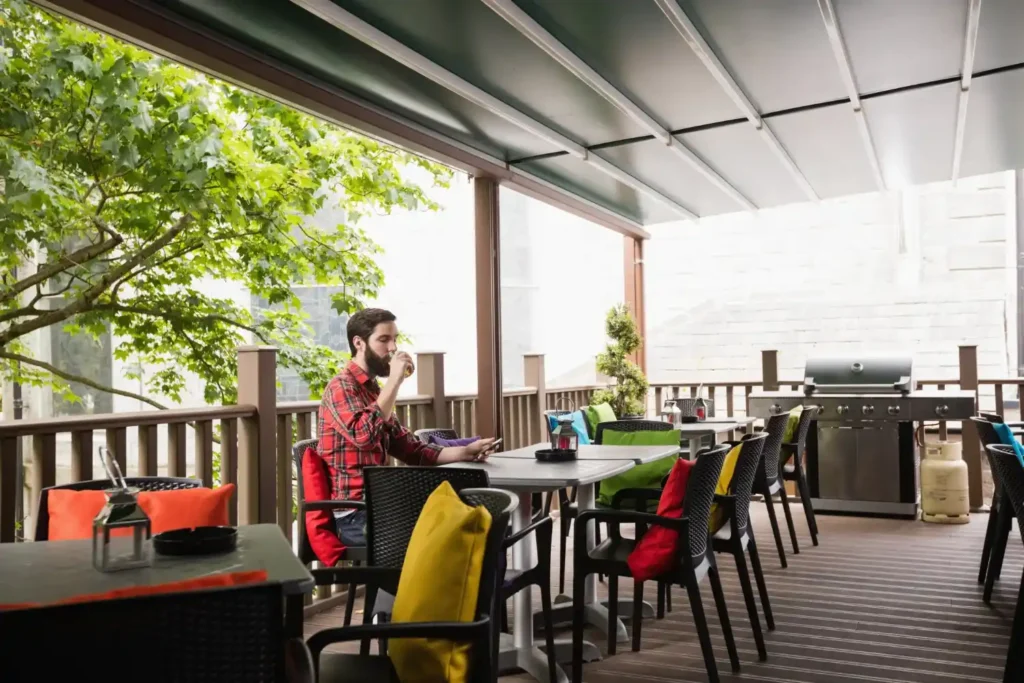 Cómo puedo cubrir una terraza con poco dinero