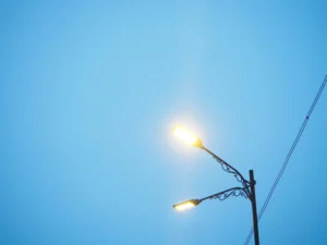 se puede poner luz en terreno no urbanizable